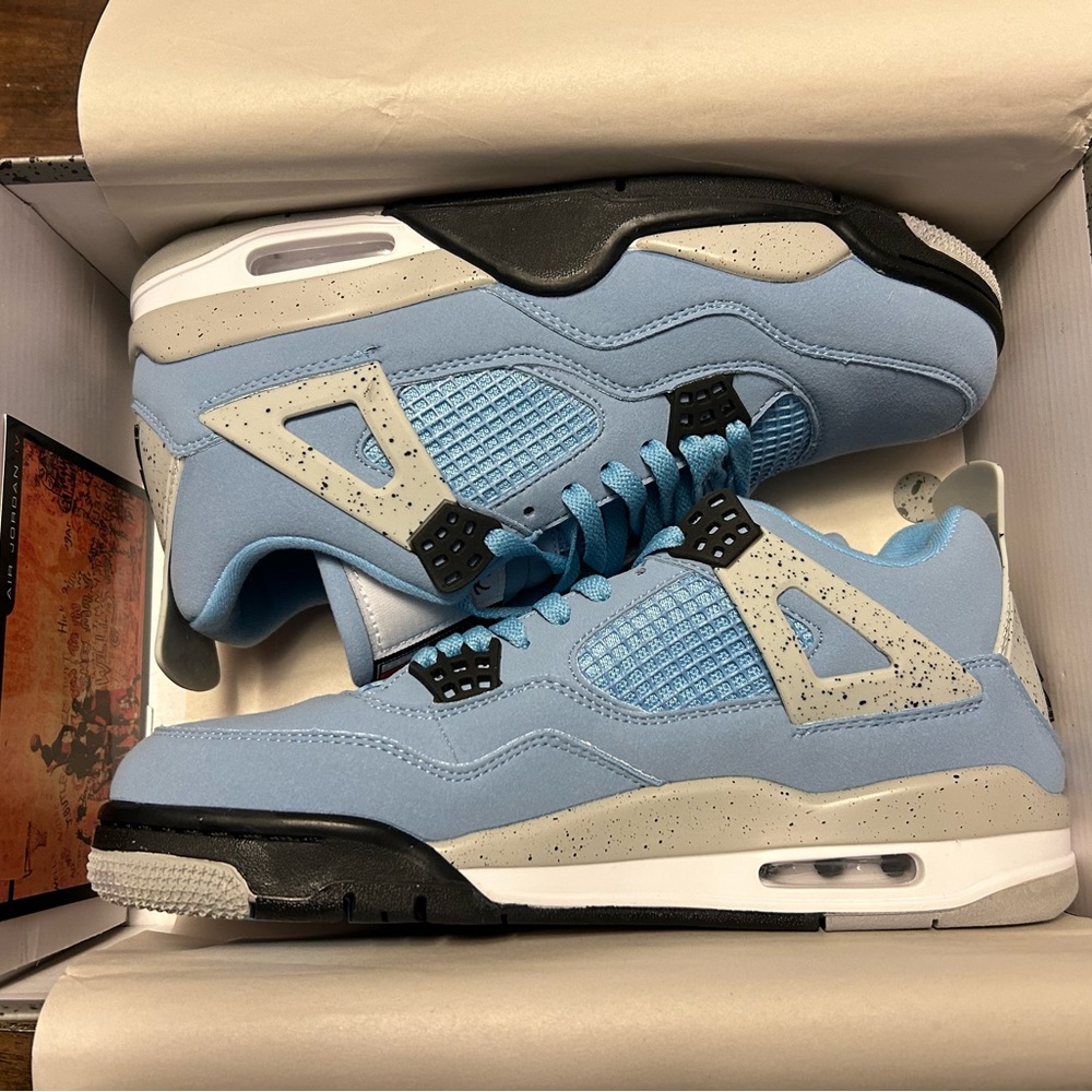 Jordan retro 4’s University Blue sz10
